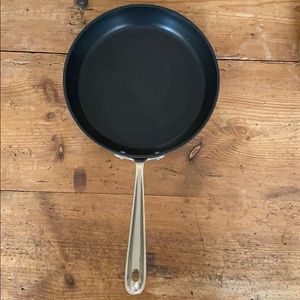 All clad nonstick 10 inch frypan Good condition